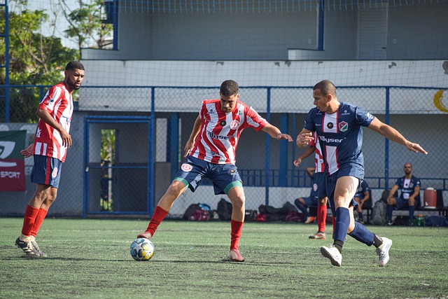 在乒乓球的世界里，运动员们每次挥拍都牵动着球迷的心.